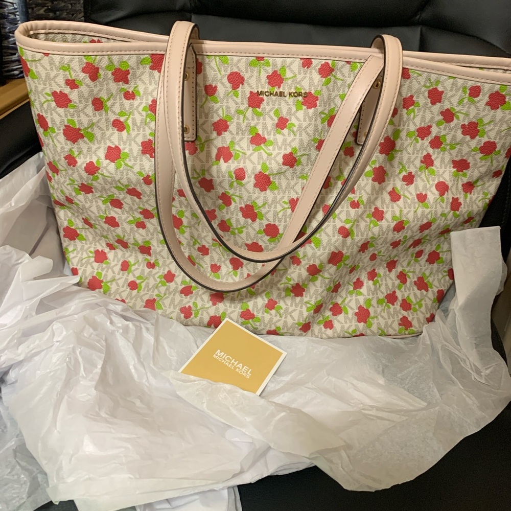 Michael Kors🌸❤️Large Jetset🎁Pink/white floral monogram🌸tote travel bag